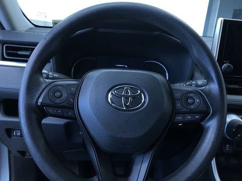 Used 2025 Toyota RAV4 XLE AWD/4WD image 25