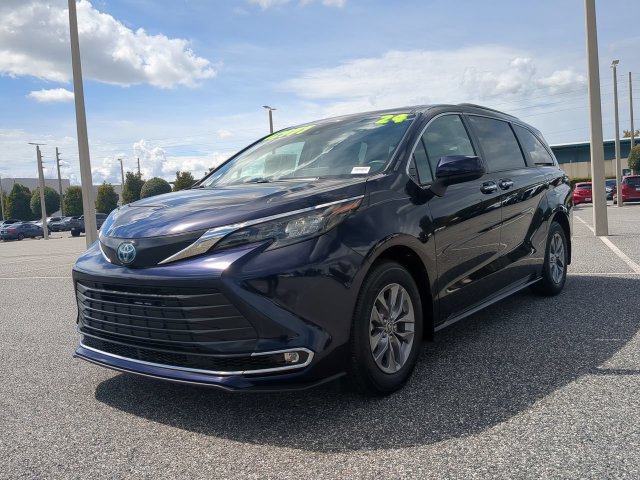 Certified 2024 Toyota Sienna XLE FWD image 8