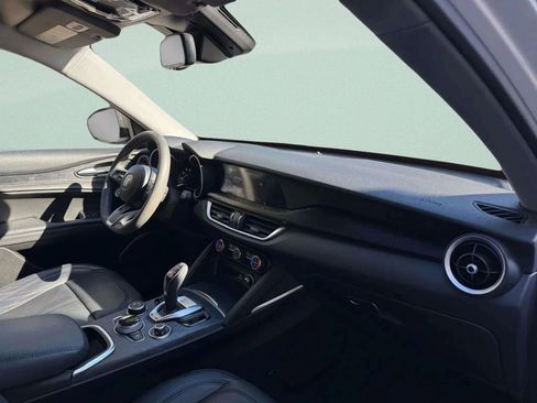 Used 2020 Alfa Romeo Stelvio Sprint w/ Nero Edizione image 7