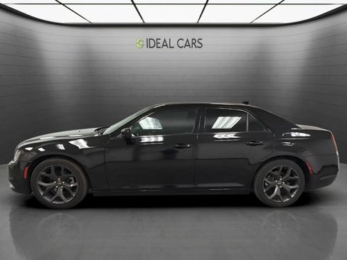 Used 2022 Chrysler 300 Touring w/ Sport Appearance Package RWD image 8
