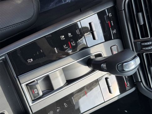 New 2026 Porsche Macan image 22