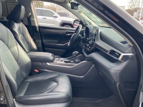 Used 2020 Toyota Highlander Limited image 21