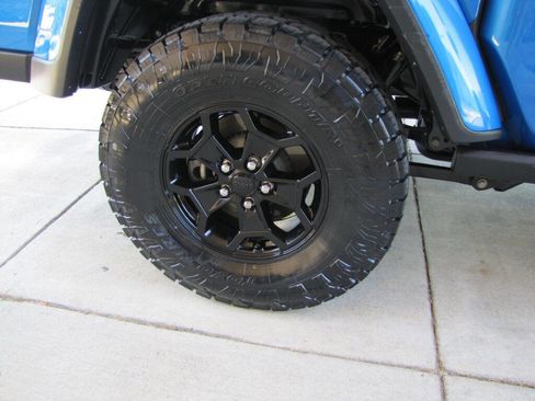 Used 2021 Jeep Gladiator Sport AWD/4WD image 26