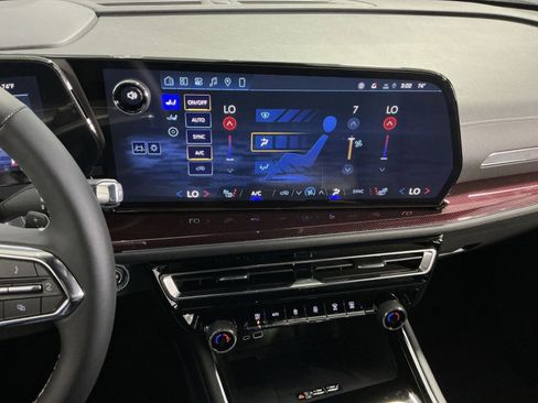 New 2026 Chevrolet Traverse Z71 w/ Driver Confidence Package image 29