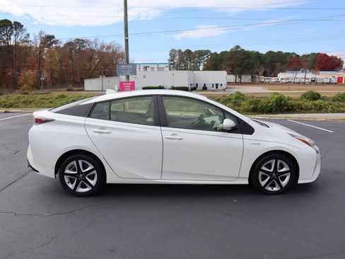 Used 2016 Toyota Prius Three Touring image 11