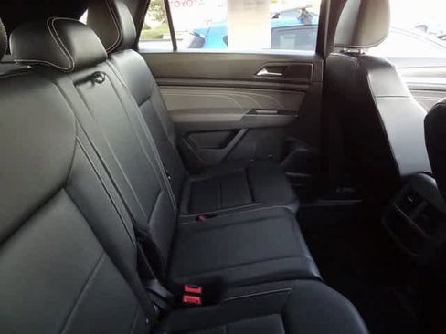 Used 2023 Volkswagen Atlas Cross Sport SEL R-Line image 10