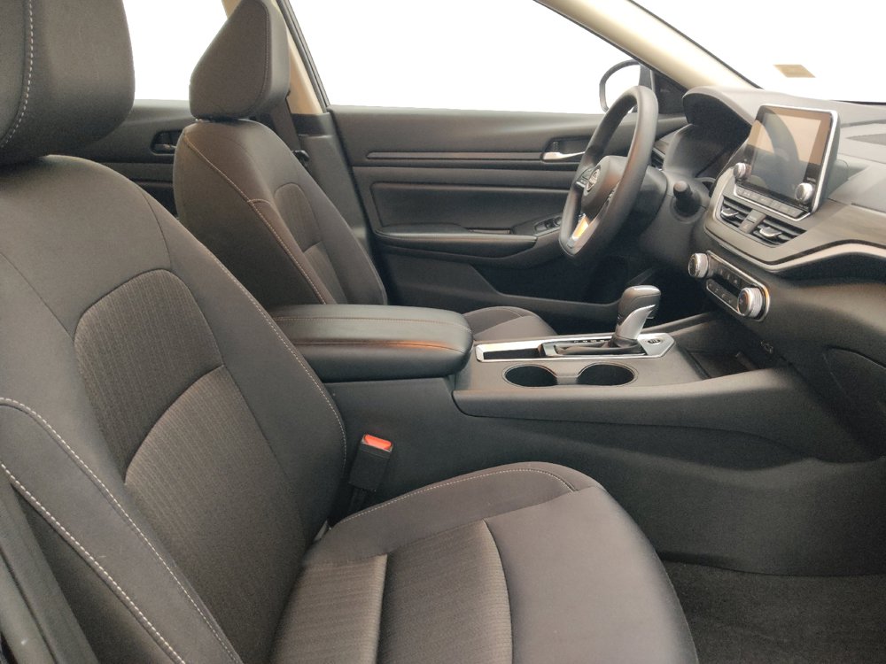 Used 2025 Nissan Altima 2.5 SV FWD image 21