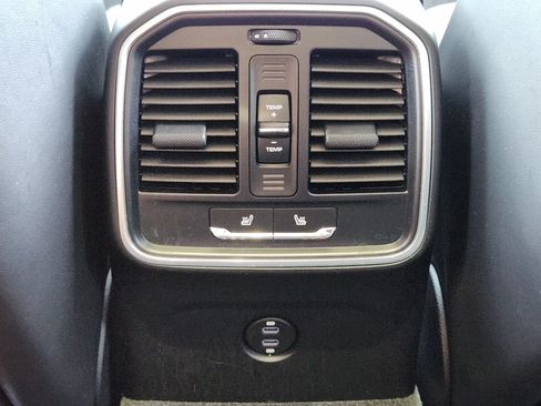 Used 2023 Porsche Macan AWD/4WD image 30