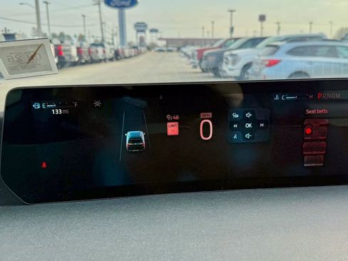 Used 2025 Ford Expedition Active image 24