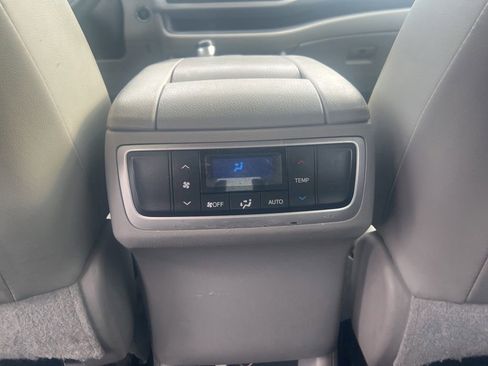 Used 2015 Toyota Highlander XLE FWD image 9