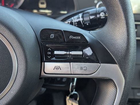 Used 2023 Hyundai Elantra SE FWD image 18