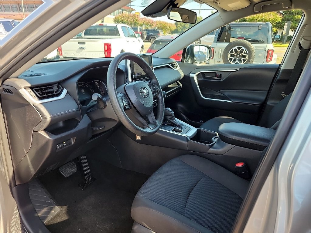 Used 2025 Toyota RAV4 LE AWD/4WD image 21