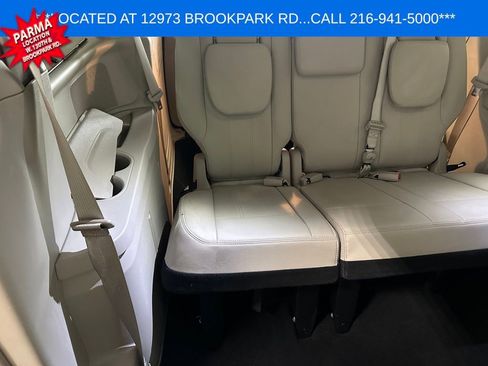 Used 2016 Chrysler Town & Country Touring w/ Driver Convenience Group image 25