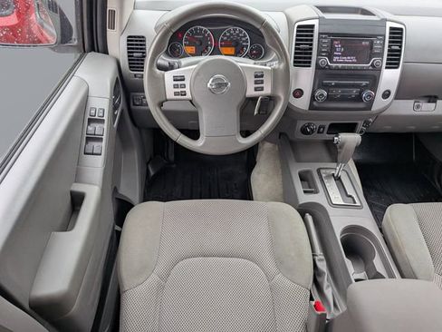 Used 2018 Nissan Frontier SV image 15