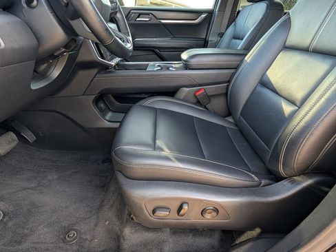 Used 2024 GMC Acadia Elevation AWD/4WD image 18