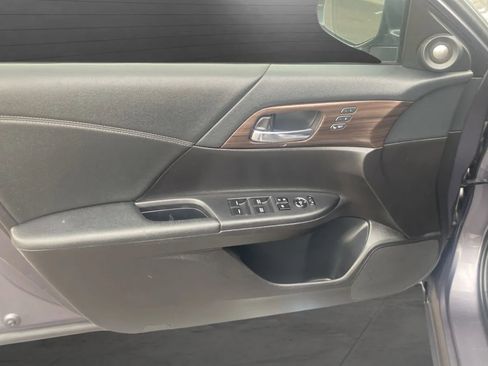 Used 2017 Honda Accord EX-L image 10
