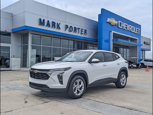New 2026 Chevrolet Trax LS w/ LS Convenience Package FWD image 1