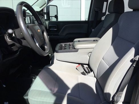 Used 2018 Chevrolet Silverado 2500 W/T w/ Snow Plow Prep Package AWD/4WD image 11