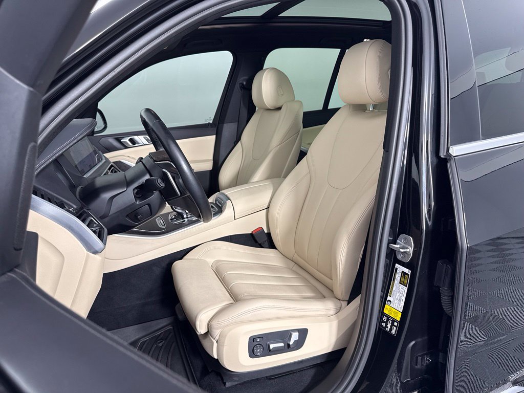 Used 2022 BMW X5 xDrive40i w/ Parking Assistance Package AWD/4WD image 5