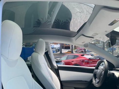 Used 2021 Tesla Model Y Long Range AWD/4WD image 74