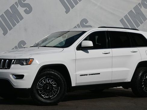 Used 2020 Jeep Grand Cherokee Laredo image 1