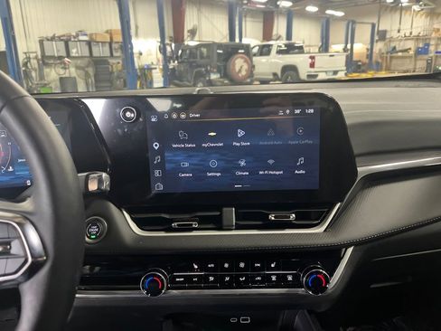 New 2026 Chevrolet Equinox LT w/ Convenience Package II AWD/4WD image 18