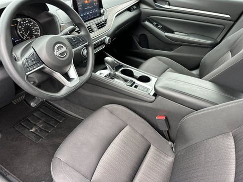 Used 2023 Nissan Altima 2.5 SV image 9
