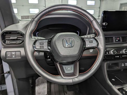 Used 2025 Honda Pilot TrailSport image 34