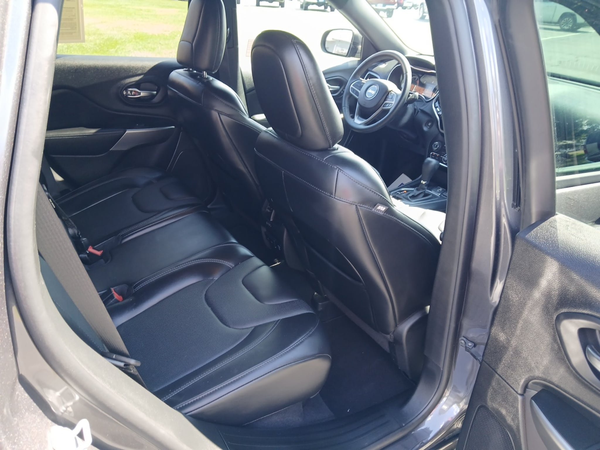 Used 2019 Jeep Cherokee High Altitude FWD image 32