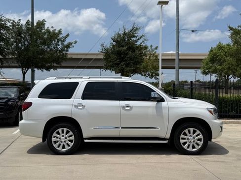 Used 2021 Toyota Sequoia Platinum AWD/4WD image 7