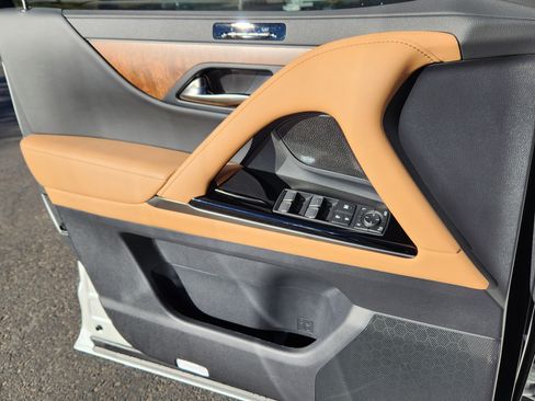 Used 2025 Lexus LX 600 4WD w/ Luxury Package image 12