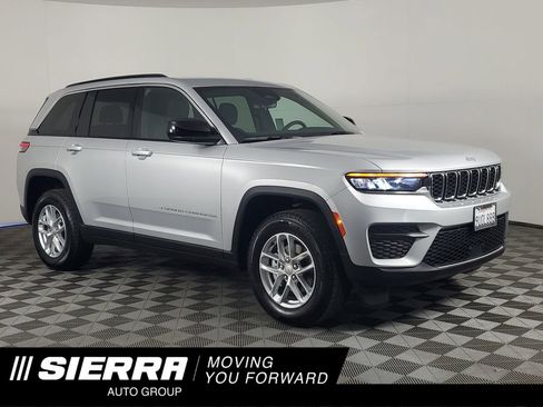 Used 2025 Jeep Grand Cherokee Laredo X image 1