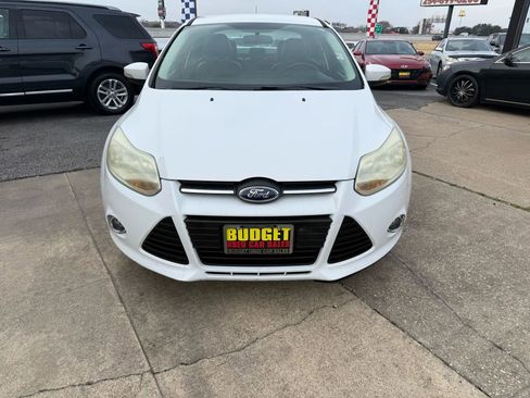 Used 2014 Ford Focus SE w/ Equipment Group 201A image 2