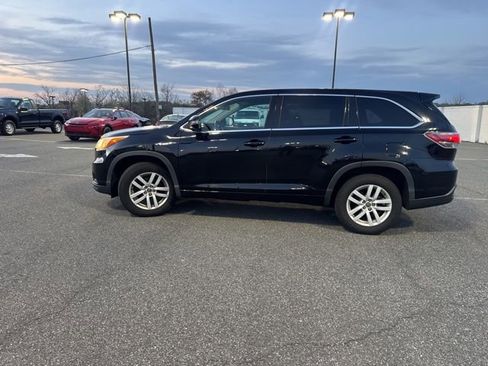 Used 2016 Toyota Highlander LE image 4