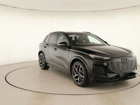 Certified 2025 Audi SQ6 e-tron Premium Plus w/ Premium Plus AWD/4WD image 10