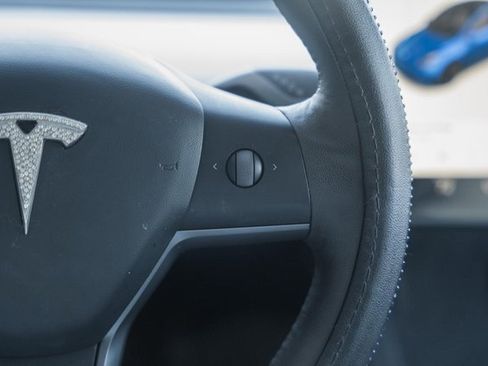 Used 2021 Tesla Model Y Long Range image 31