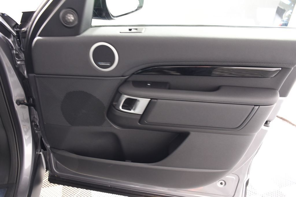 Certified 2025 Land Rover Discovery S AWD/4WD image 18