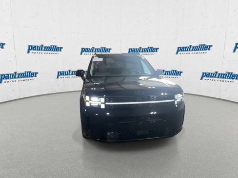Used 2025 Hyundai Santa Fe Calligraphy AWD/4WD image 3