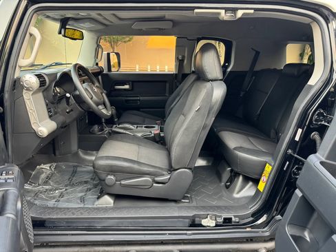 Used 2010 Toyota FJ Cruiser 4WD image 25