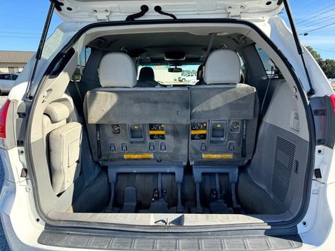Used 2011 Toyota Sienna XLE image 14