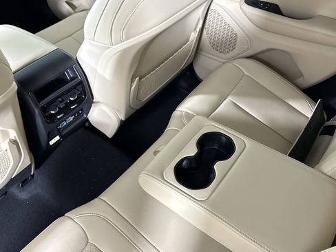 New 2025 Jeep Grand Cherokee Limited w/ Luxury Tech Group II image 21