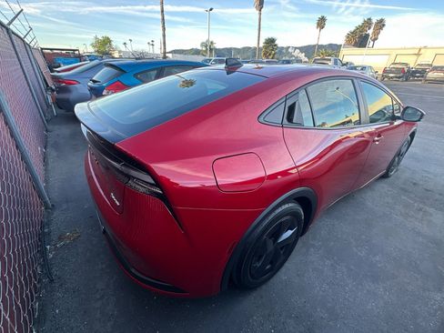 Used 2026 Toyota Prius Plug-In Hybrid image 5