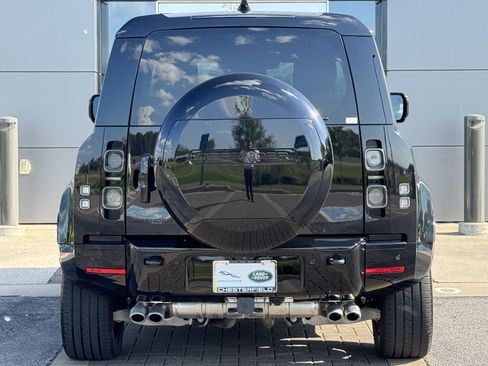 Certified 2024 Land Rover Defender 90 V8 AWD/4WD image 7