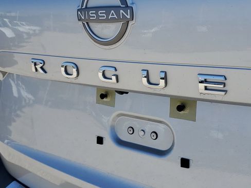 Used 2023 Nissan Rogue SV AWD/4WD image 7
