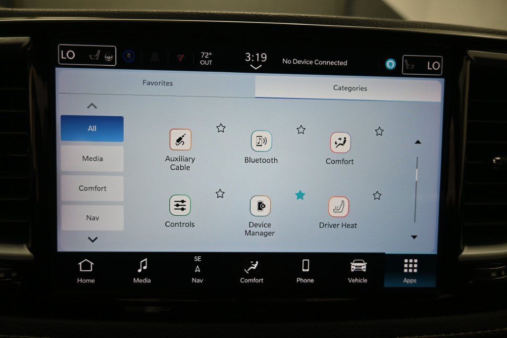 Used 2025 Chrysler Pacifica Limited FWD image 10