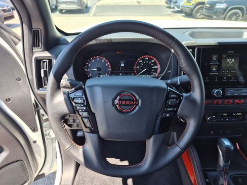 Used 2025 Nissan Frontier PRO-4X AWD/4WD image 18
