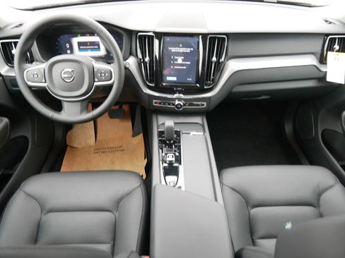 New 2025 Volvo XC60 B5 Core w/ Protection Package Premier image 7