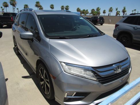 Used 2018 Honda Odyssey Elite image 2