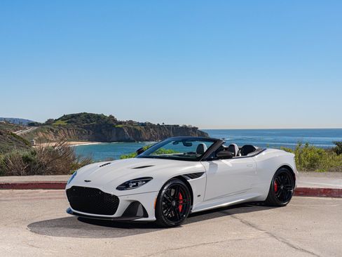 Used 2023 Aston Martin DBS Volante image 31