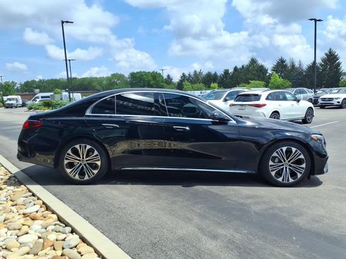 Used 2025 Mercedes-Benz E 350 4MATIC Sedan image 7